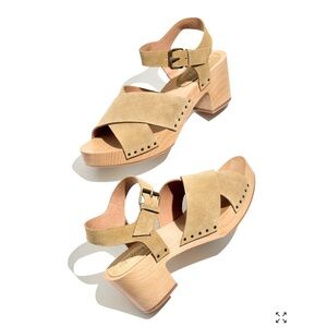 Madewell The Johanna Crisscross Clog Sandal in Suede
